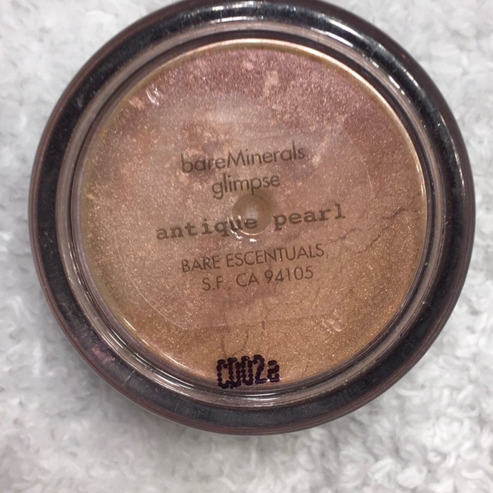 BareMinerals eyeshadow in antique pearl